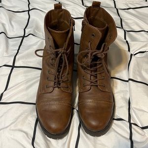 Target Universal Thread Brown combat boots size: 8.5